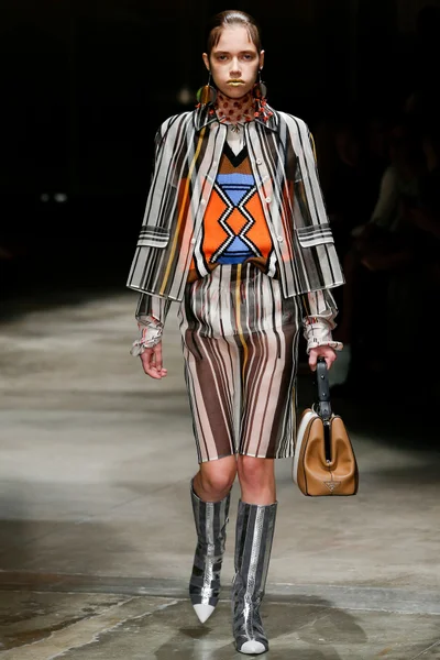 Look 30